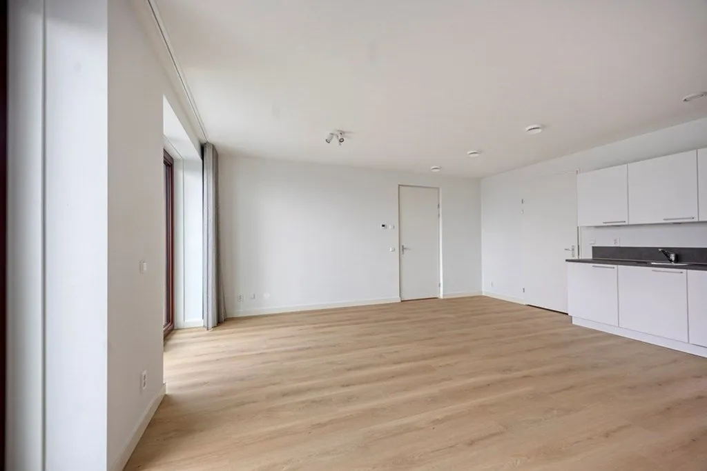 Köök - Unfurnished 2-Bedroom Apartment in Rotterdam