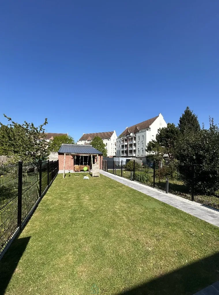 Garden - Charming House with Garden near Train Station