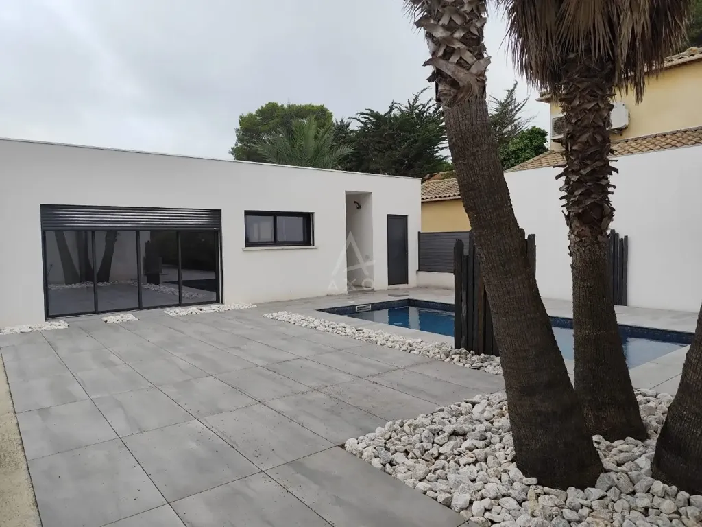 Piscine - Villa Contemporaine avec Piscine à Agde