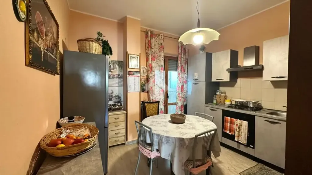 Söögituba - Three-Bedroom Apartment with Balcony in Crotone