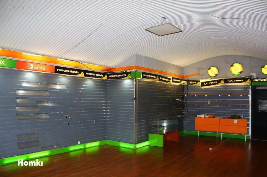 Toad - Commercial Property with Two Entrances in Libourne Centre