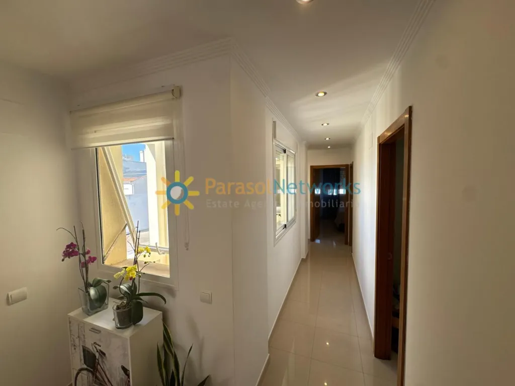 Esik - Renovated Apartment with Balcony in Nucli Urbà