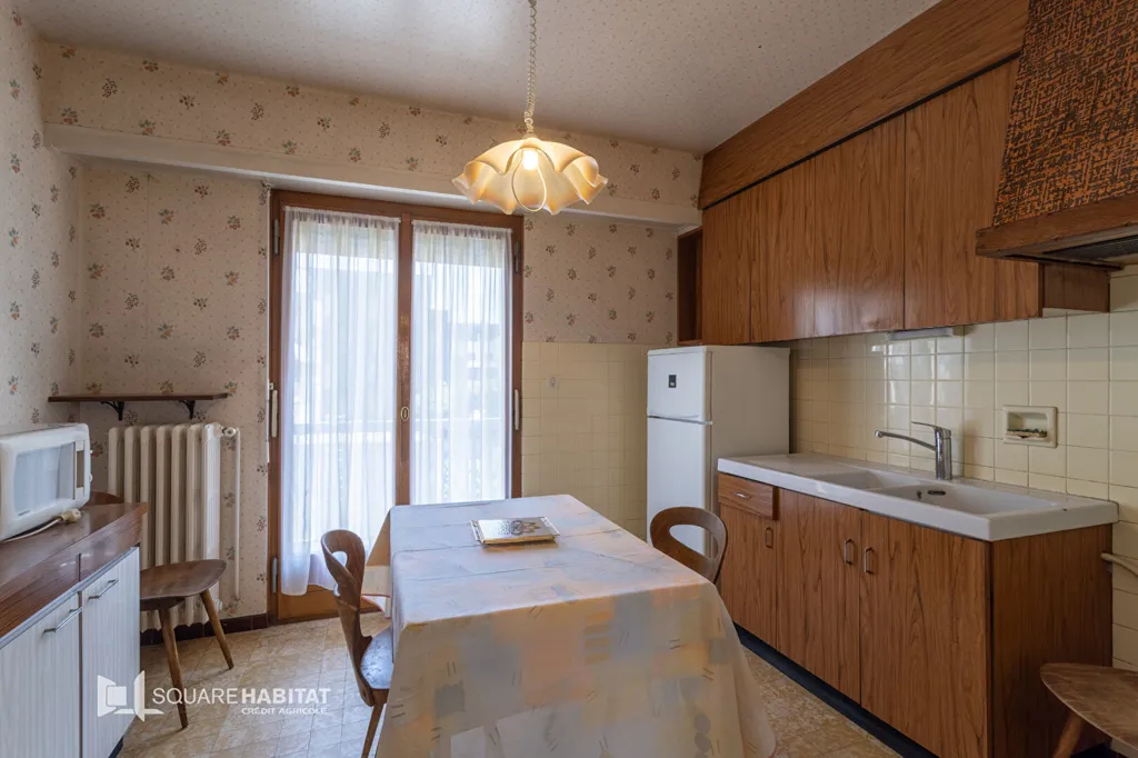 Kitchen - Renovable 3-Bedroom Apartment in Annemasse