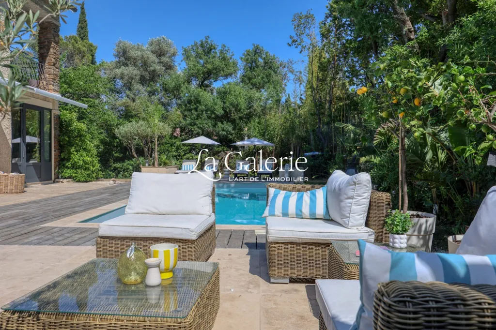 Piscine - Villa Rénovée avec Piscine à La Garde