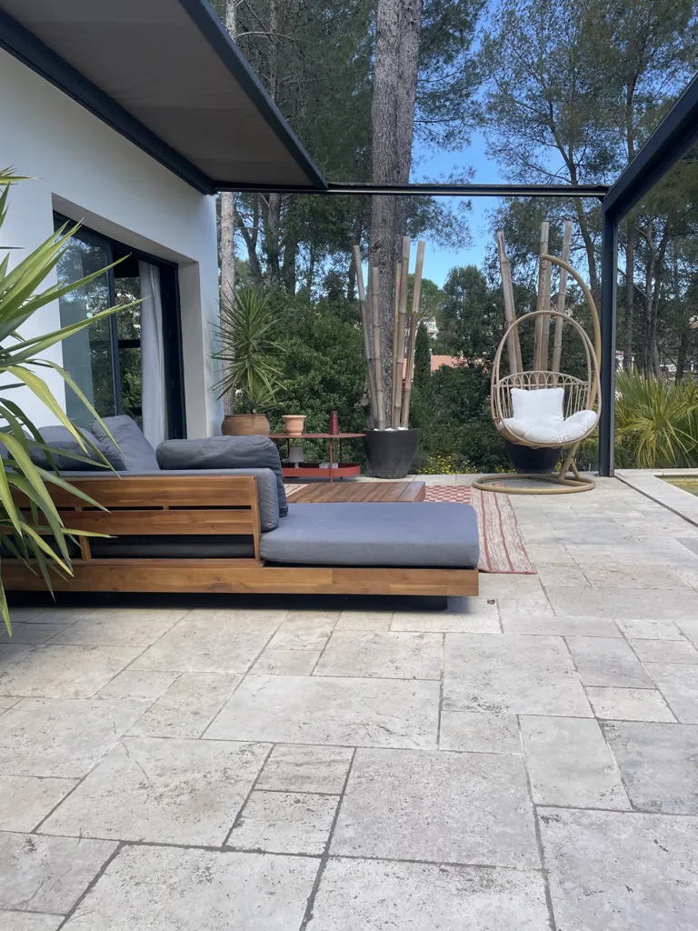 Terrasse - Villa avec Piscine à Saint-Clément-de-Rivière