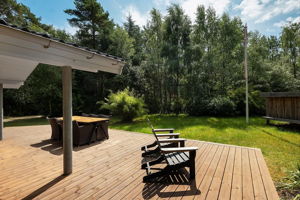 Terrace - Quality Summerhouse with Garden in Helberskov