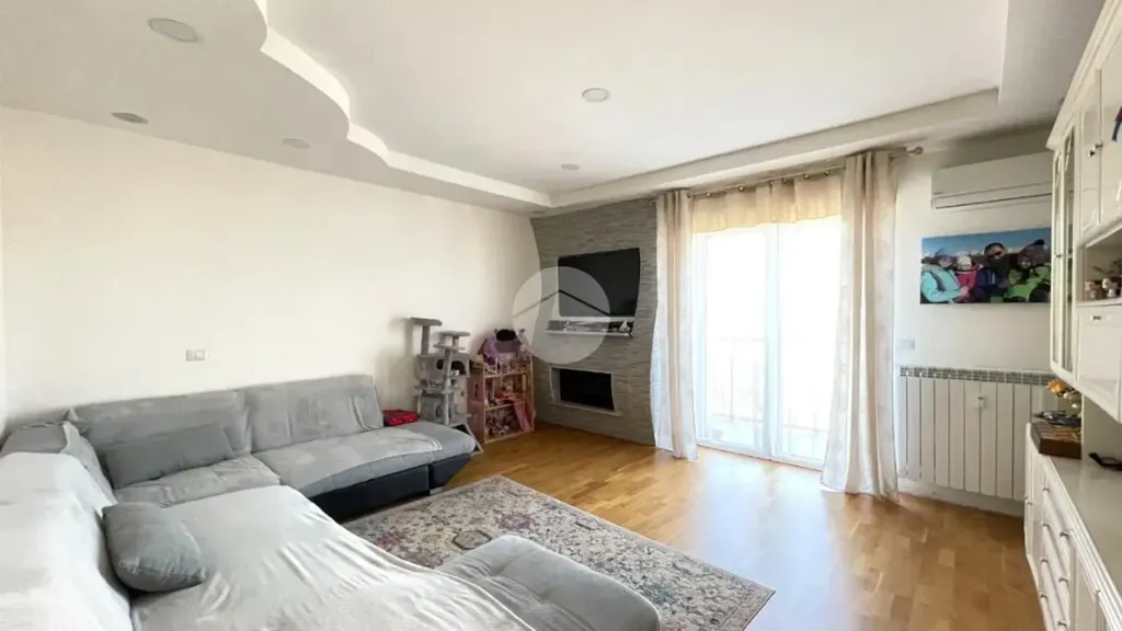 Séjour - Renovated Apartment with Mountain View in Brescia