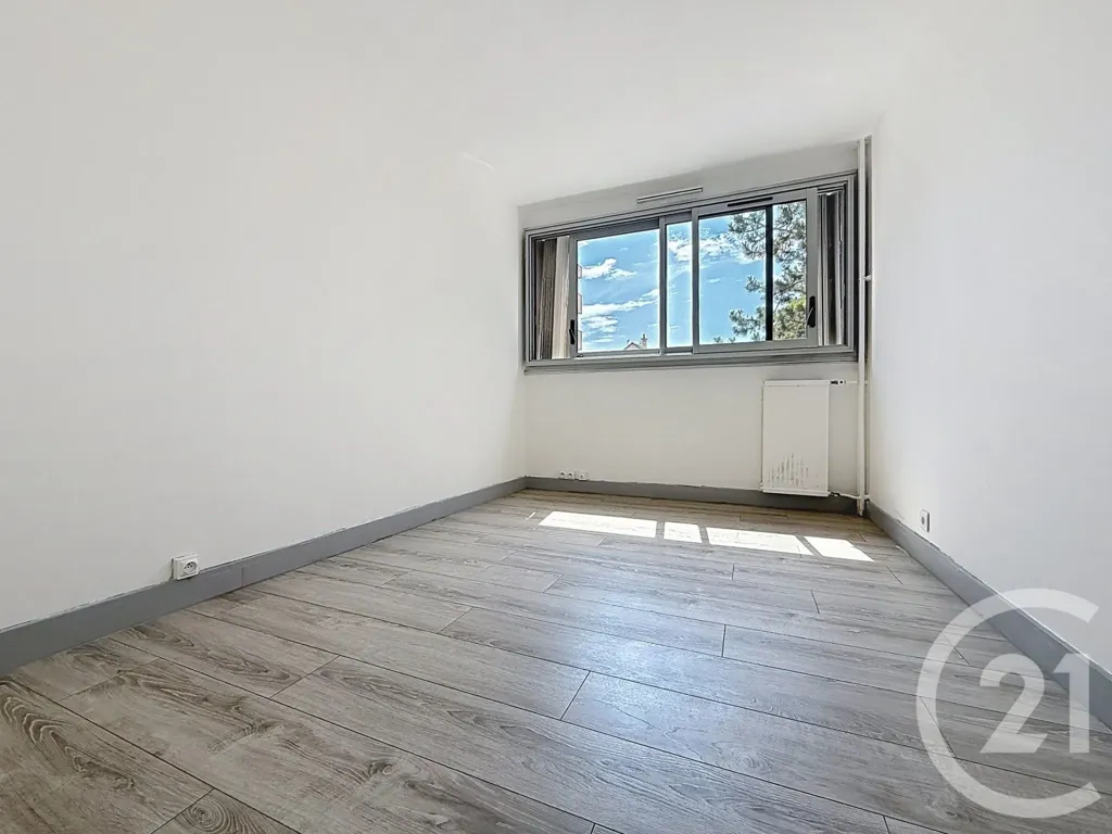 Toad - Renovated Flat with Garden View in Nanterre