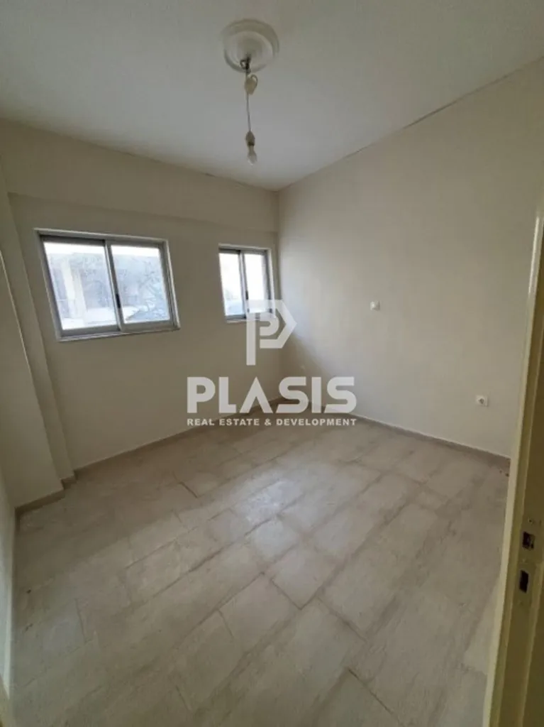 Pièces - Ground Floor Apartment with Balcony in Kerasini