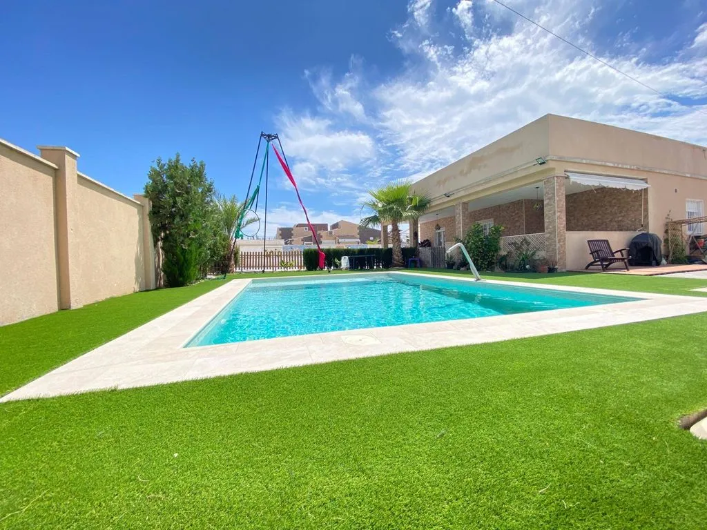 Piscine - Detached Villa with Pool in Torrevieja