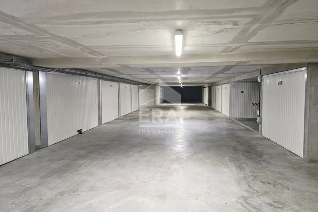 Garage - Deux Places de Parking en Sous-Sol à Saint-Laurent-du-Var