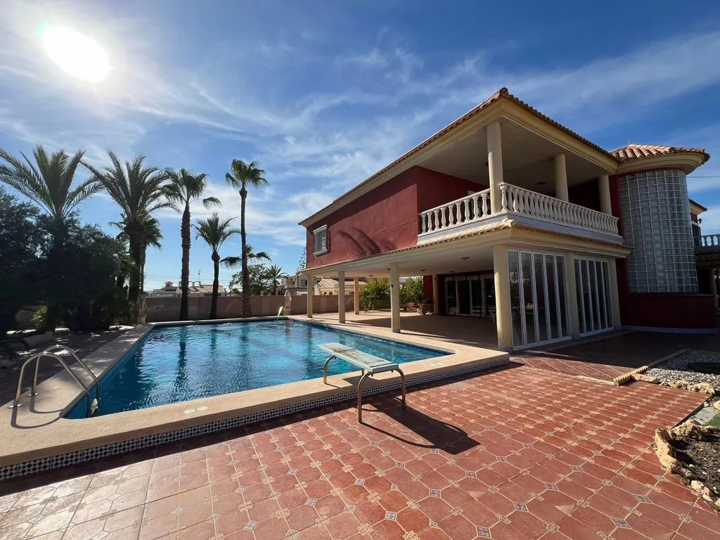 Piscine - Luxury Villa with Pool in Torrevieja