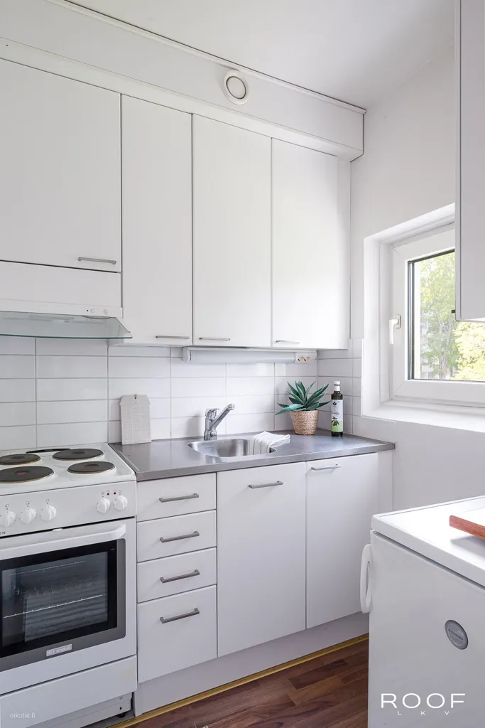 Cucina - Efficient One-Bedroom Flat with Garden View in South Haaga