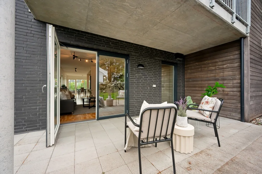 Terrasse - 3-Bedroom Apartment with Balconies in Sandnes