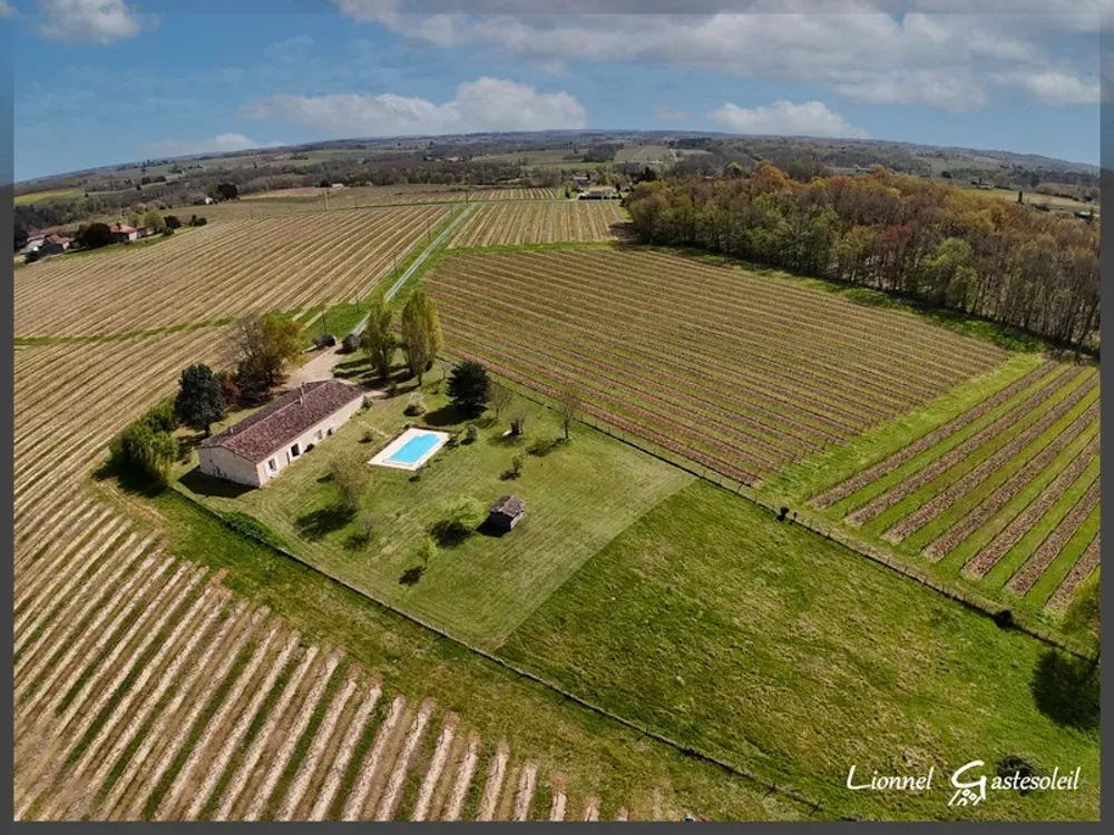 Õhuvaade - Charming Stone House with Pool in Gironde