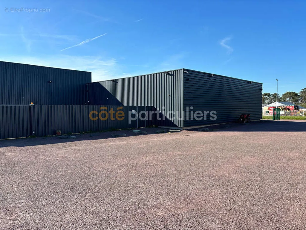 Välivaade - Commercial Building with High Visibility on Busy Road