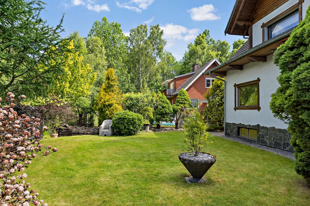 Jardin - Commercial Property with Workshop in Värsjö