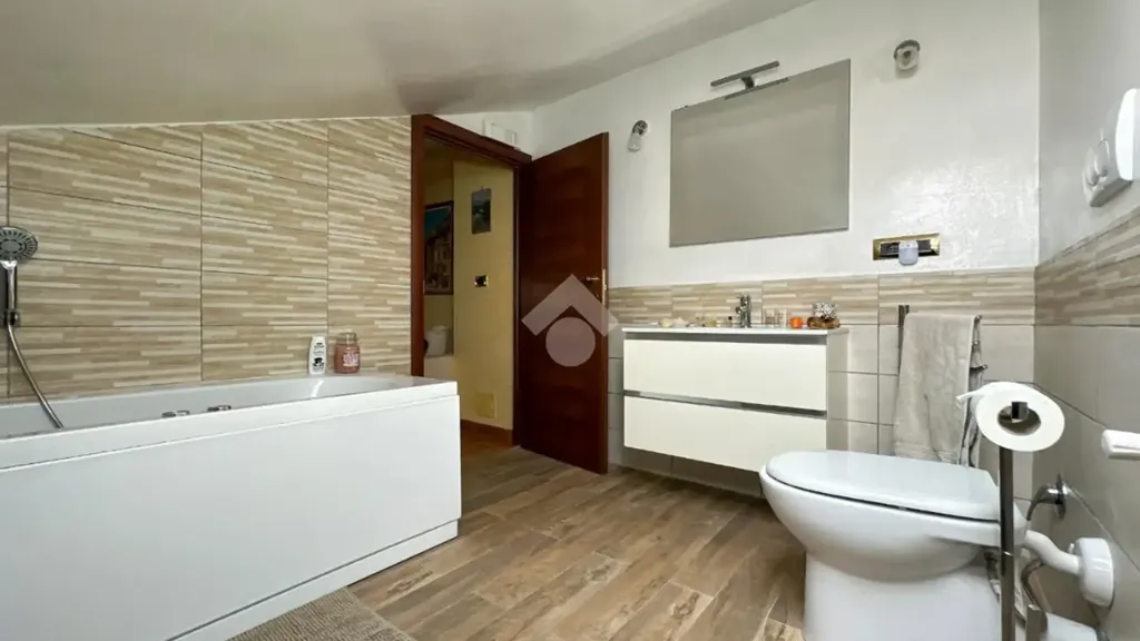 Salles de bain - 4-Room Apartment with Balcony in Monte Compatri