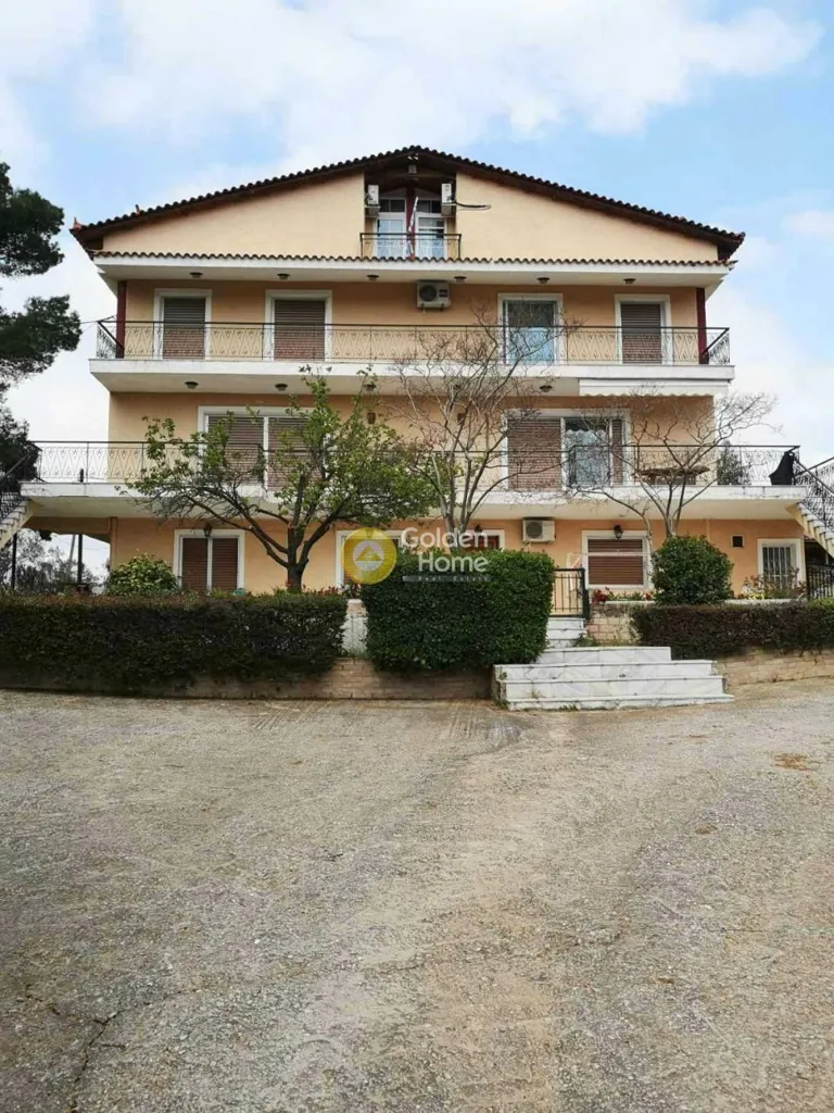 10-room house in GR