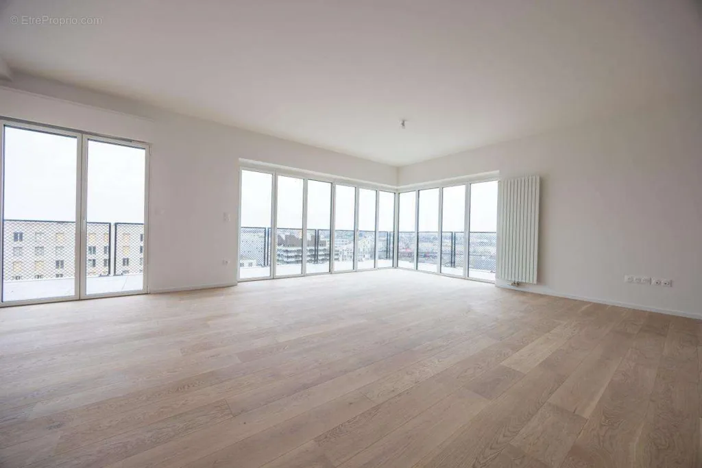 Living Room - 4-Bed Flat with Impressive View in Nantes
