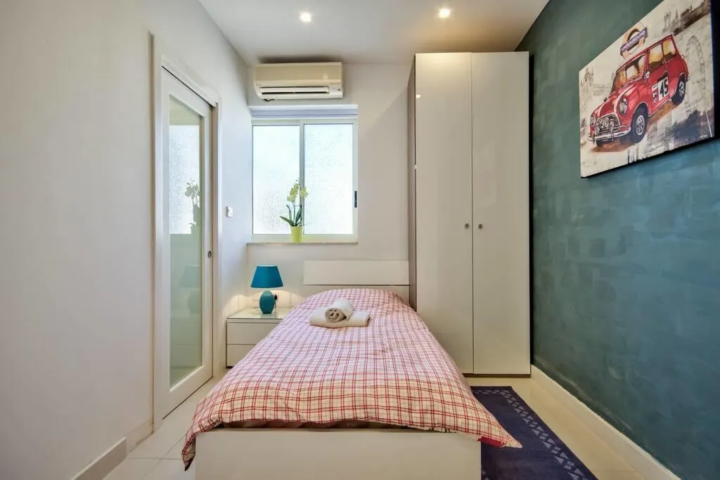Bedrooms - 4-bedroom house in Ibragg