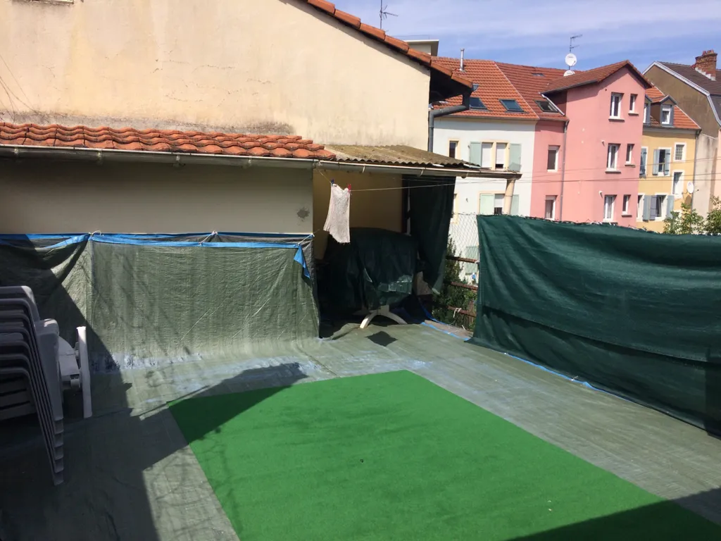 Terrass - 10-Piece Building with Terrace in Mulhouse