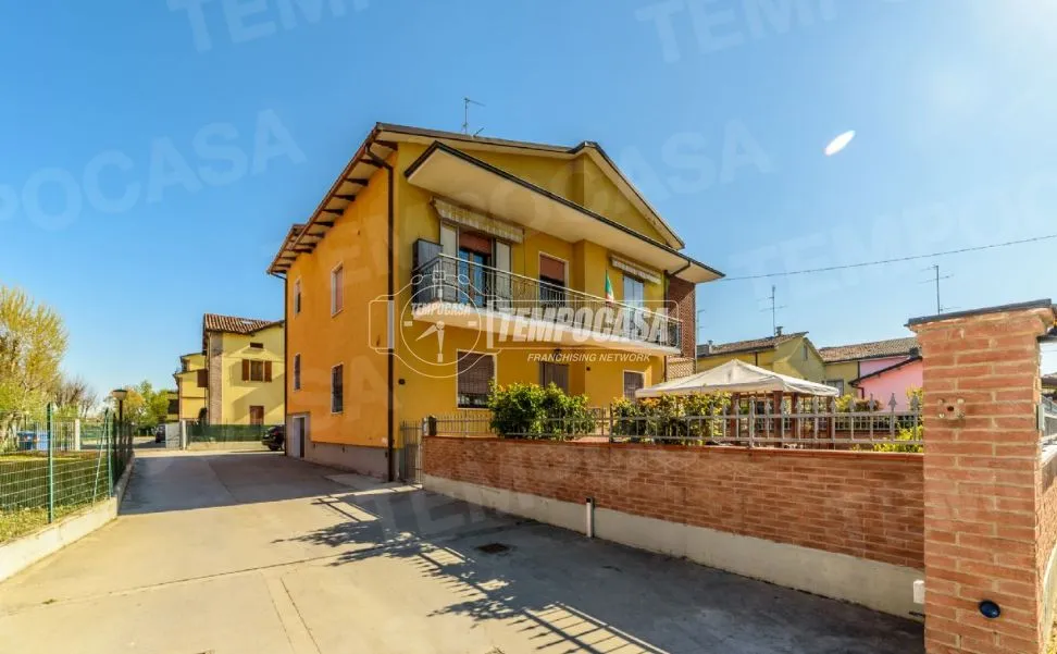 Esterno - Quadrilocale with Private Garden in Soliera