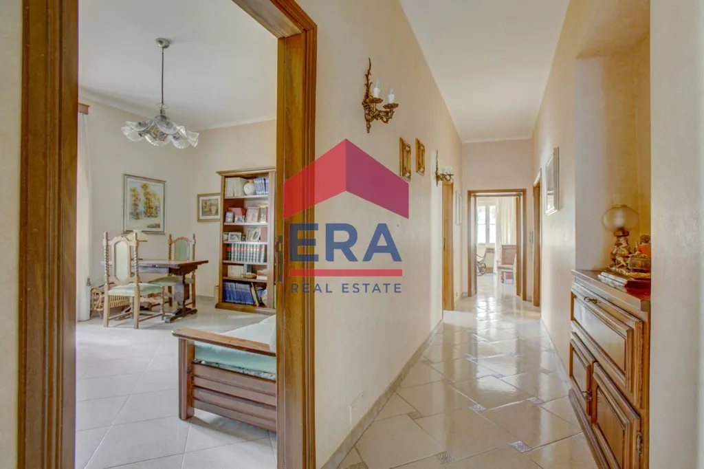Entrée - Villa with 4.5-Hectare Park in Ardea