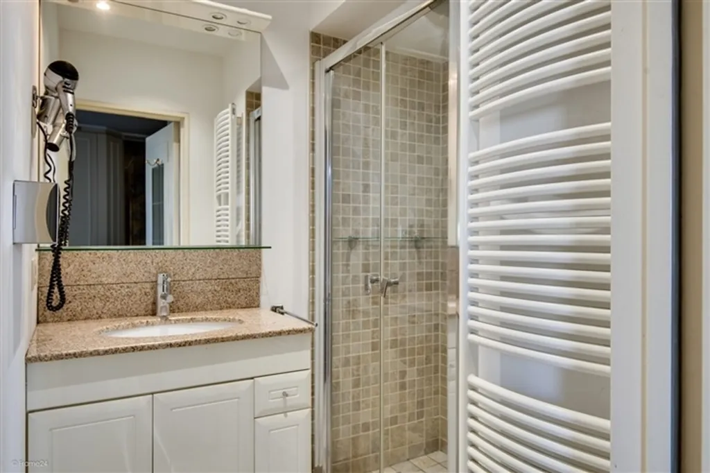 Salles de bain - Duplex penthouse avec terrasse à Albertpark