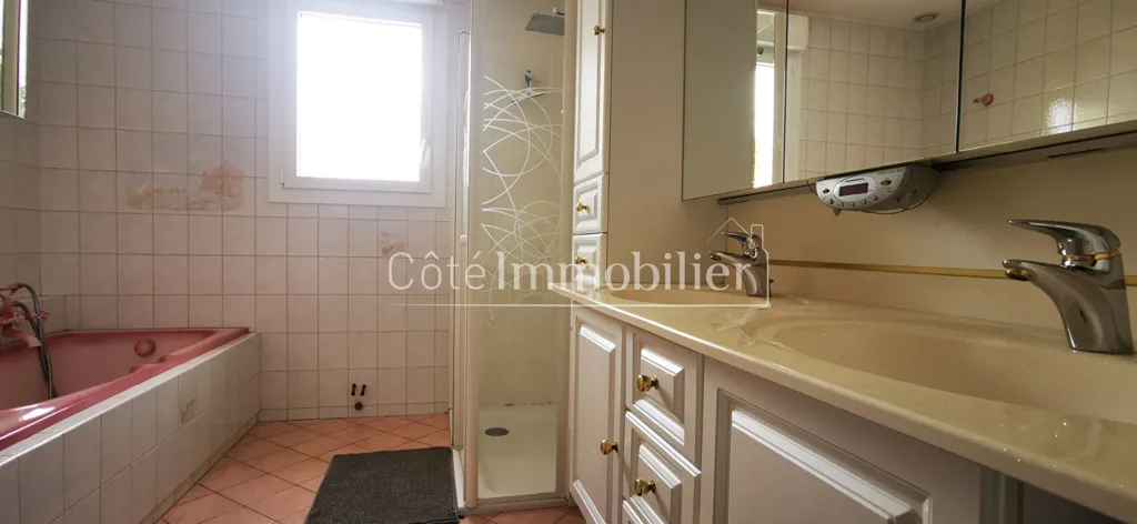 Salles de bain - Maison de Plain-pied avec Jardin à Saint-Michel-Campagne
