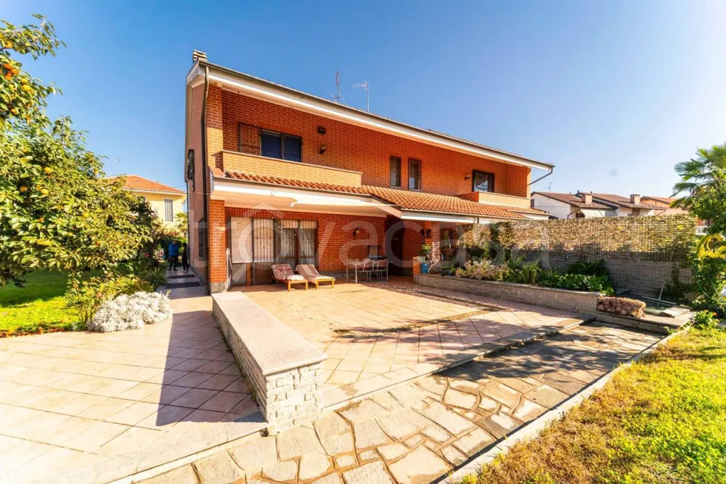 Exterior - Elegant Villa with Private Garden in Chieri