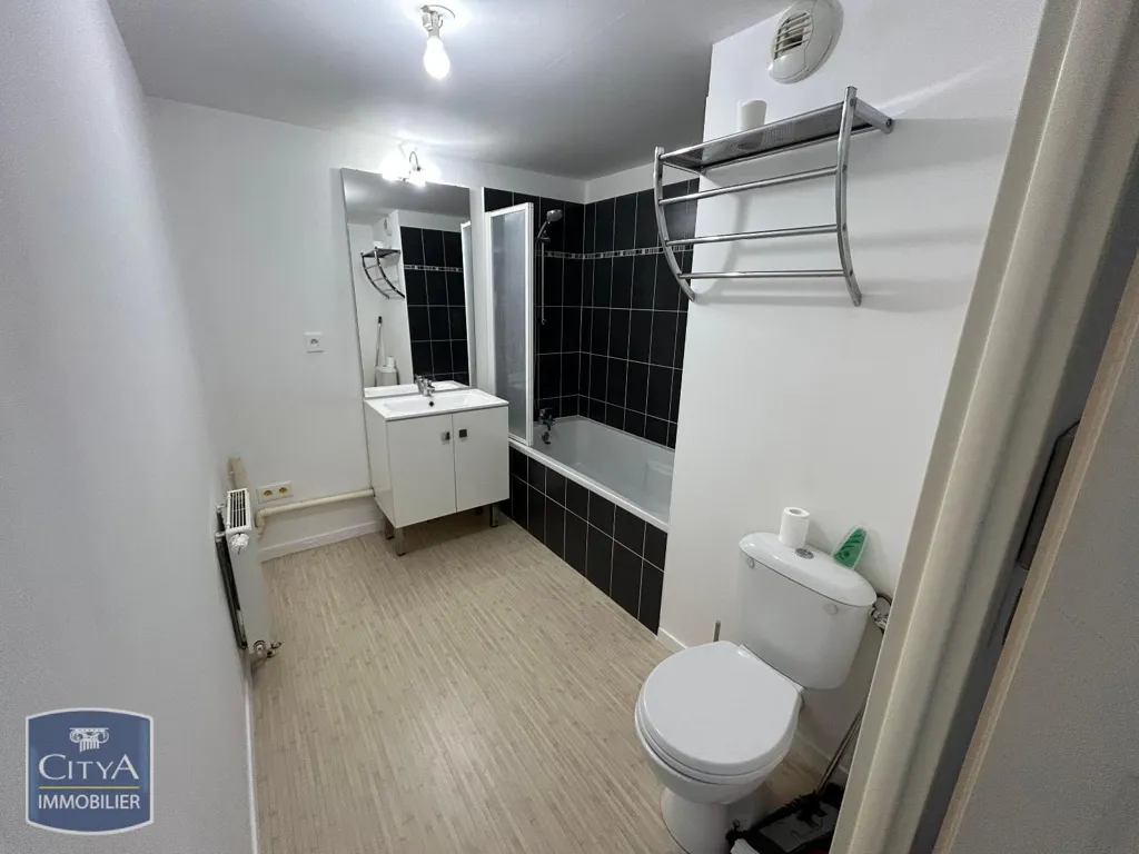 Salles de bain - Studio Meublé avec Ascenseur à Troyes