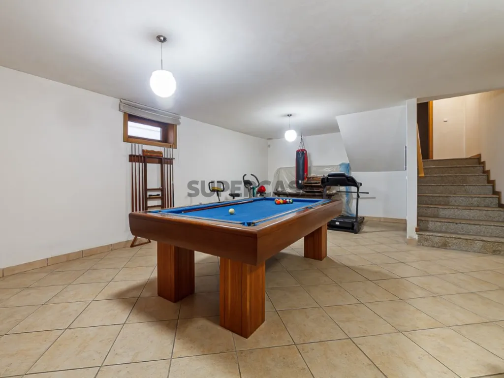 Toad - Detached House with Pool in Fiães