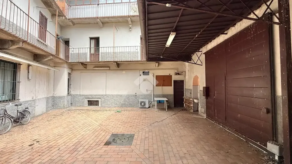 Garage - Independent House with Shops in Treviglio Historic Centre