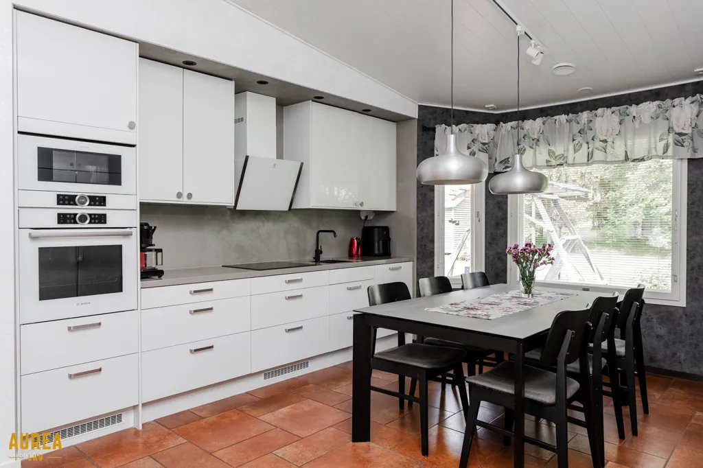 Sala da pranzo - Modernised Detached House with Garden in Ii