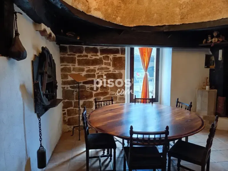 Dining Room - Palatial House with Garden in Larumbe