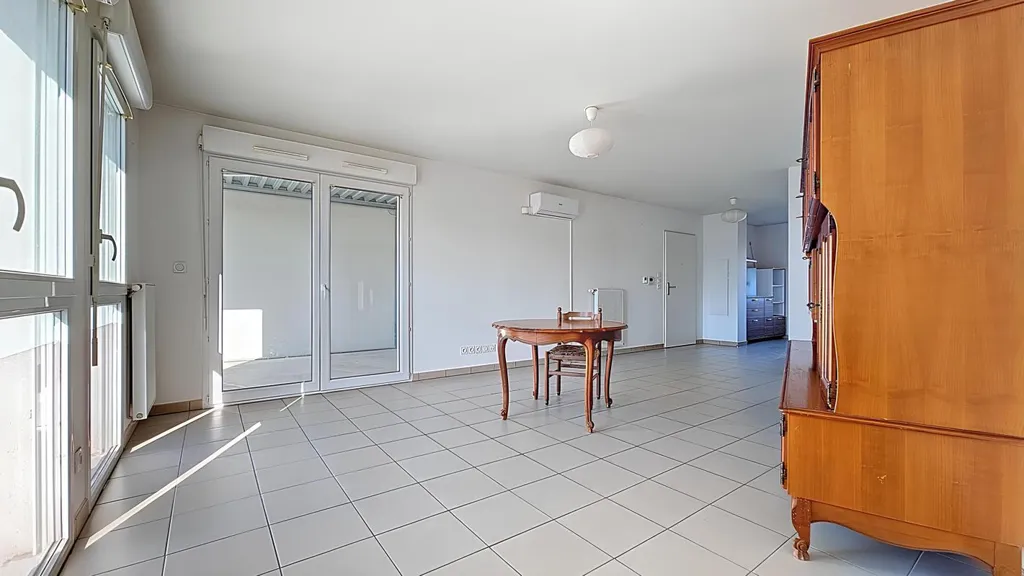 Dining Room - Contemporary Apartment with Terrace in Mions Centre
