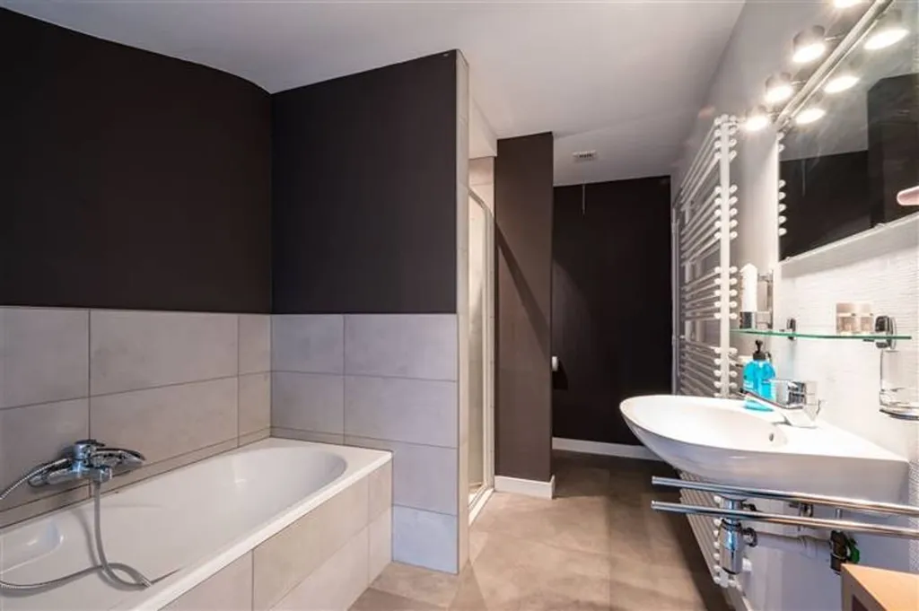 Salles de bain - Appart-Hôtel Converti avec Terrasse à Herbeumont