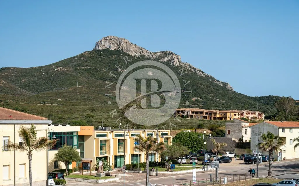 Beachfront Apartment with 360° Views in Golfo Aranci