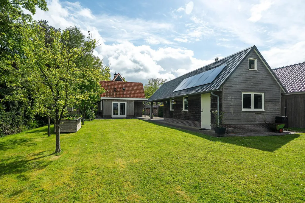 Välivaade - 1930s House with Garden in Terwispel