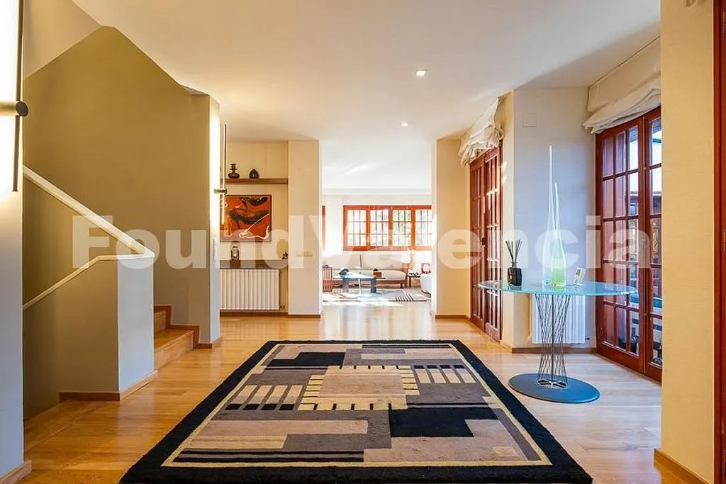 Entrée - Reformed Mediterranean Villa with Pool in El Bosque