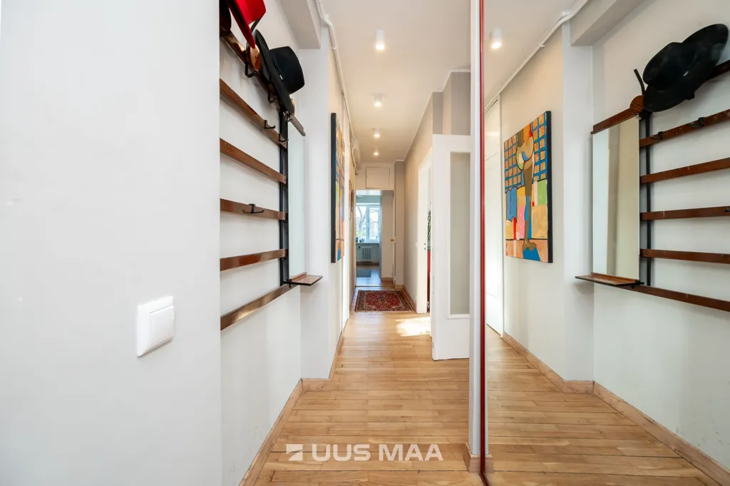 hallway_entrance