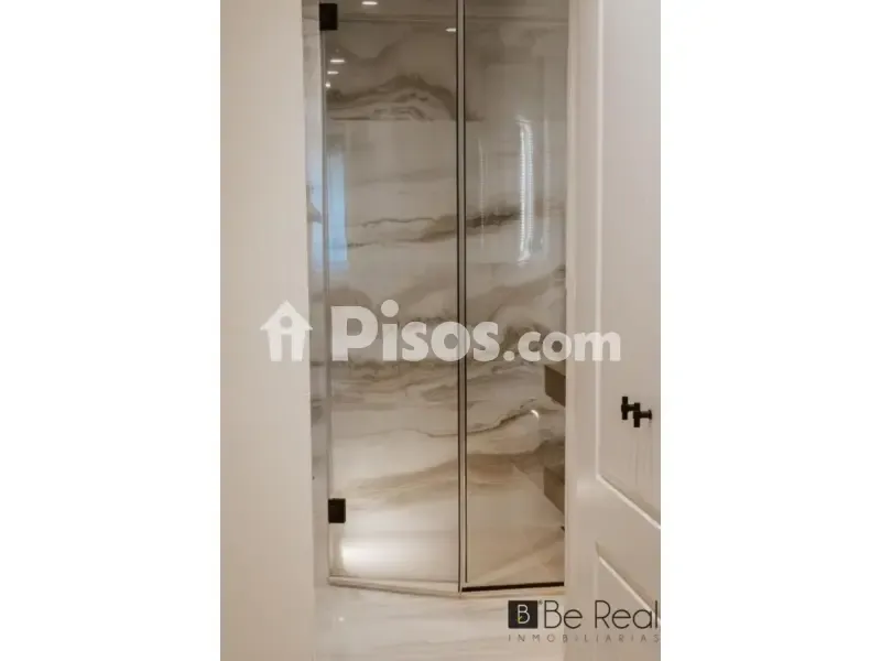 Bagni - Modern Flat with High-End Finish in Ciudad Lineal