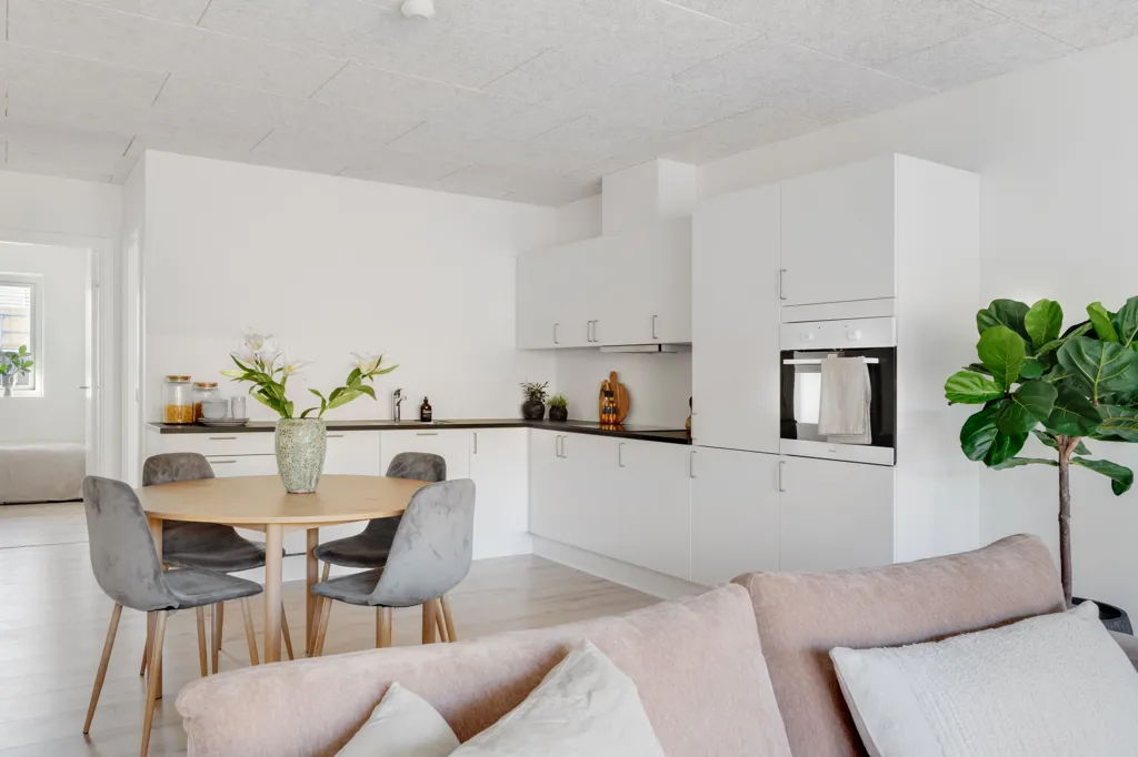Elutuba - Modern Bungalow with Balcony in Slangerup