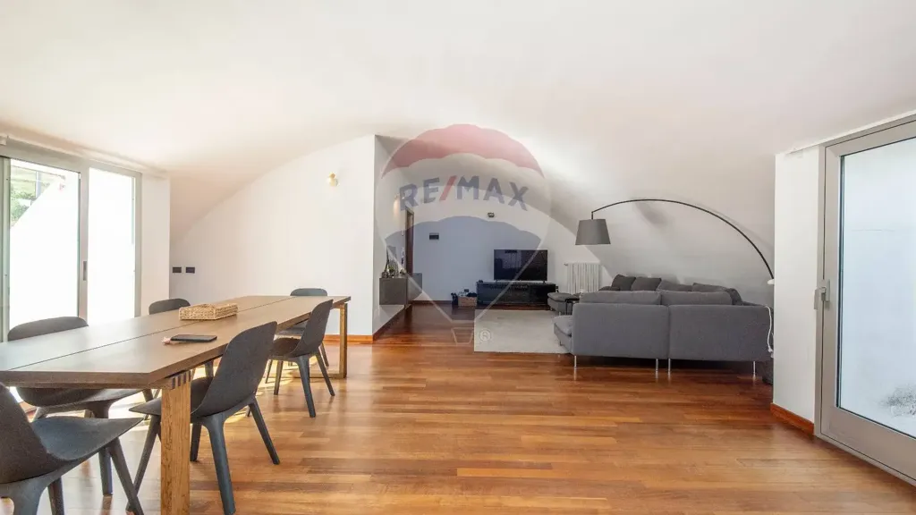 Salle à manger - Mansard Apartment in Historic Building, Enna