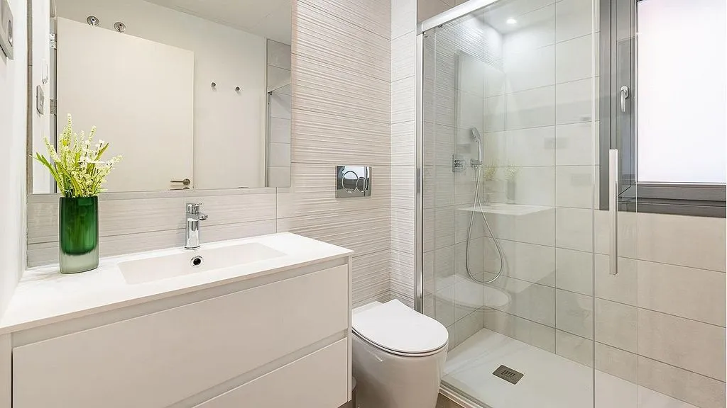 Bathrooms - Apartment with Pool and Terrace in Salines