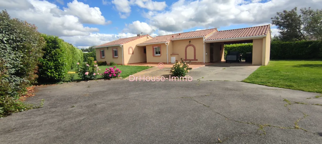 Exterior - Villa with Pool and Garden in Longages