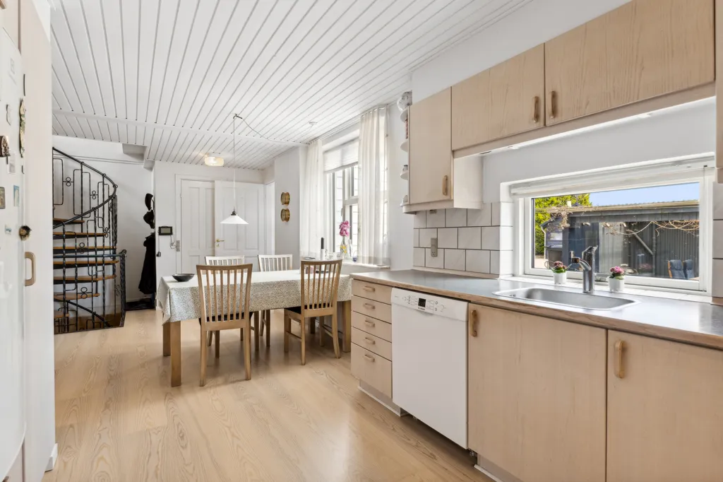 Köök - Villa with Workshop in Aunslev