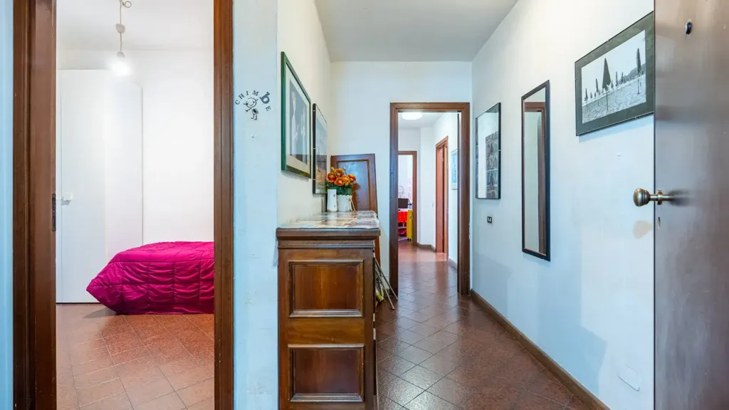 Entrée - Quadrilocale with Balcony in Cagliari
