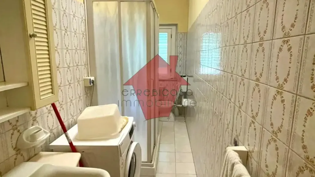 Salles de bain - Five-Bedroom Apartment with Garden in Empoli